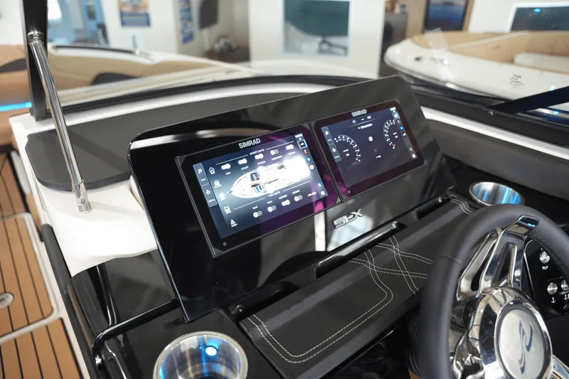 Slide: The Image of Sea Ray SLX 260 2026 - 20