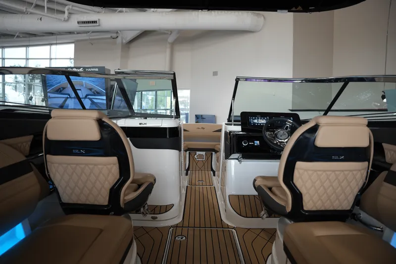 Slide: The Image of Sea Ray SLX 260 2026 - 21