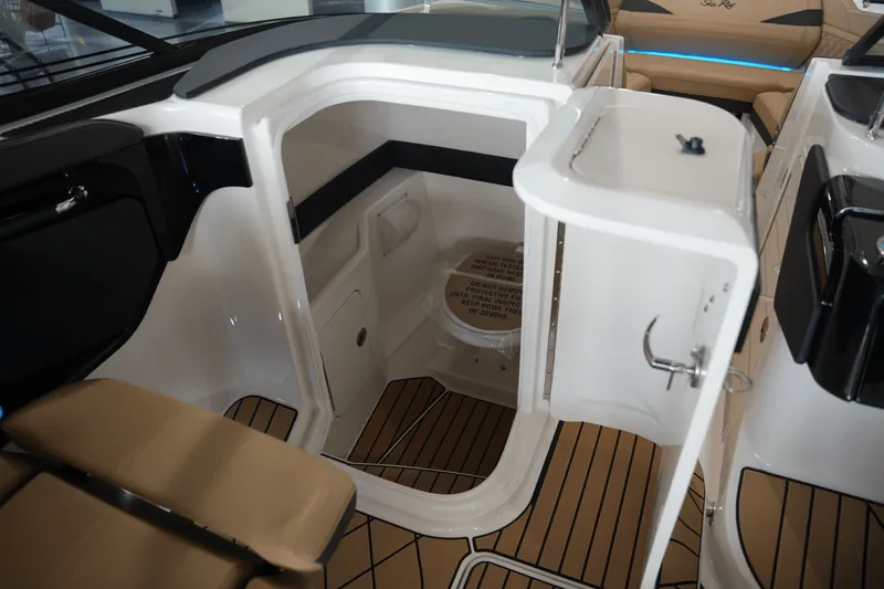 Slide: The Image of Sea Ray SLX 260 2026 - 23