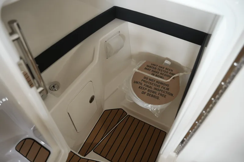 Slide: The Image of Sea Ray SLX 260 2026 - 24