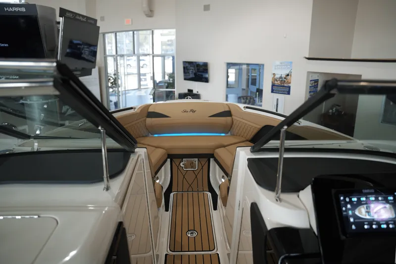 Slide: The Image of Sea Ray SLX 260 2026 - 25