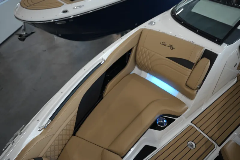 Slide: The Image of Sea Ray SLX 260 2026 - 30