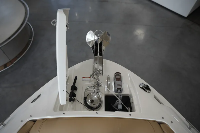 Slide: The Image of Sea Ray SLX 260 2026 - 33