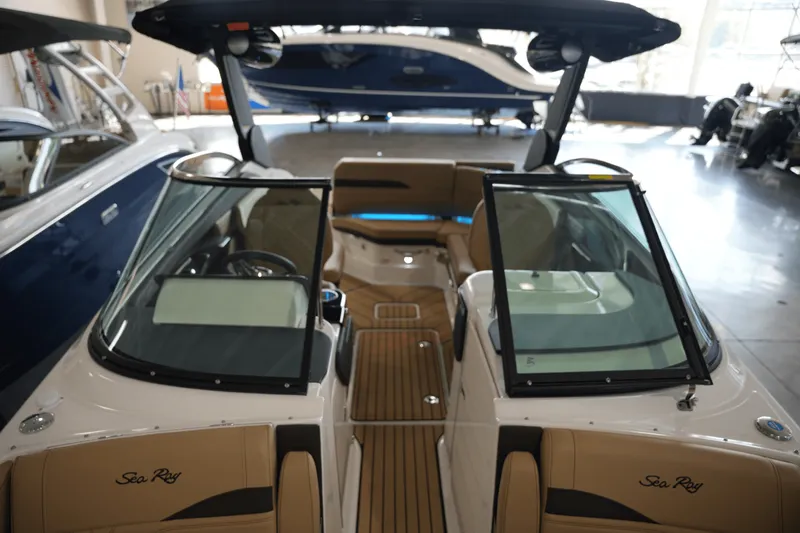 Slide: The Image of Sea Ray SLX 260 2026 - 34