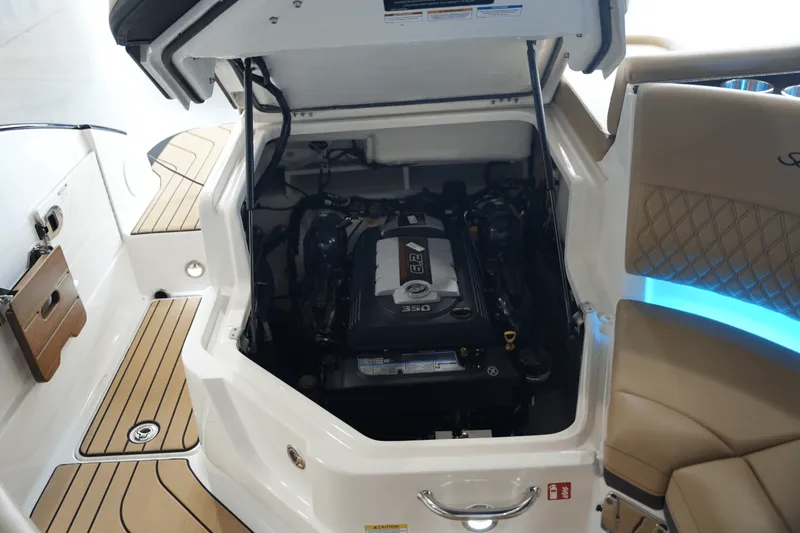 Slide: The Image of Sea Ray SLX 260 2026 - 38