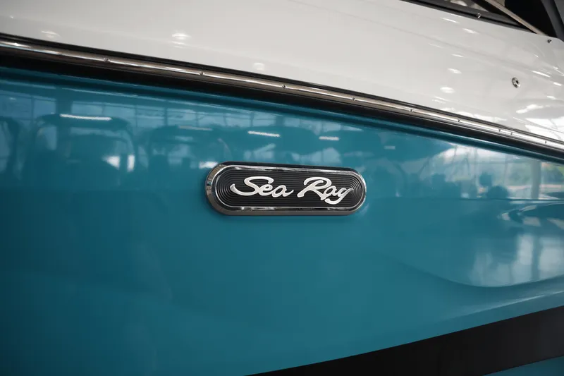 Slide: The Image of Sea Ray SLX 260 2026 - 4