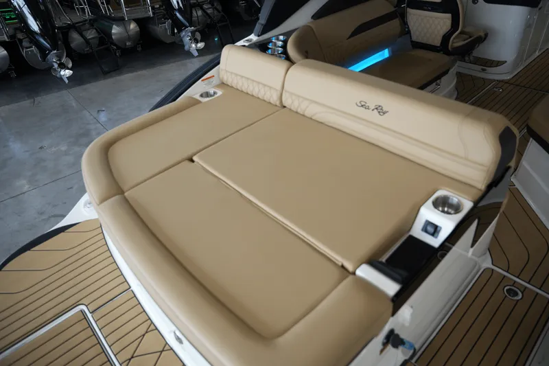 Slide: The Image of Sea Ray SLX 260 2026 - 7