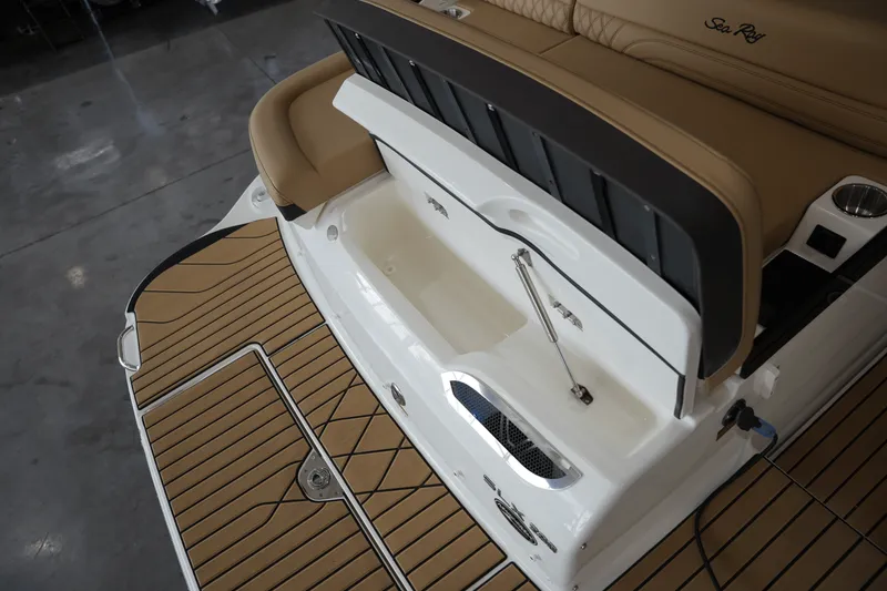 Slide: The Image of Sea Ray SLX 260 2026 - 8