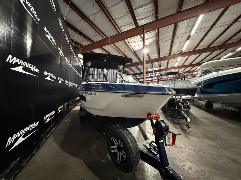 Slide: The Image of Malibu 25 LSV 2023 - 1