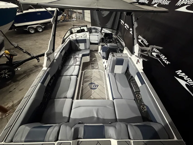 Slide: The Image of Malibu 25 LSV 2023 - 10