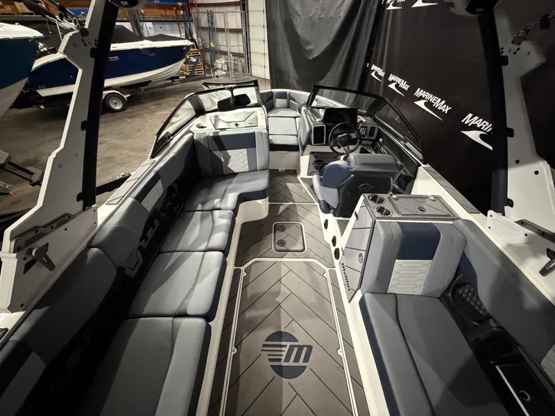 Slide: The Image of Malibu 25 LSV 2023 - 11