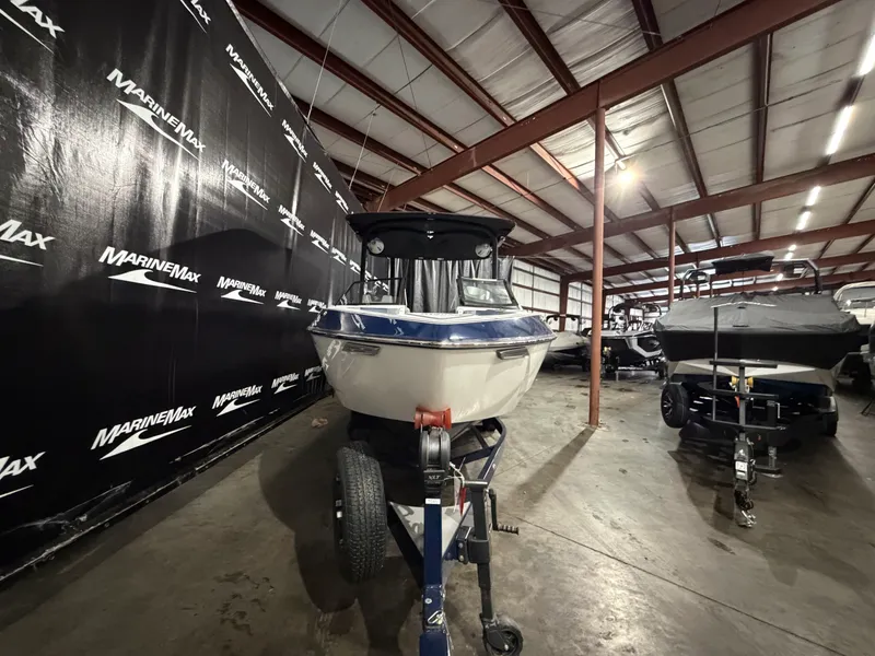 Slide: The Image of Malibu 25 LSV 2023 - 2