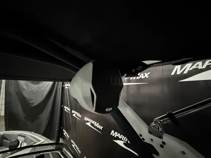 Slide: The Image of Malibu 25 LSV 2023 - 20