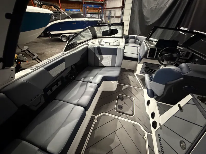 Slide: The Image of Malibu 25 LSV 2023 - 22