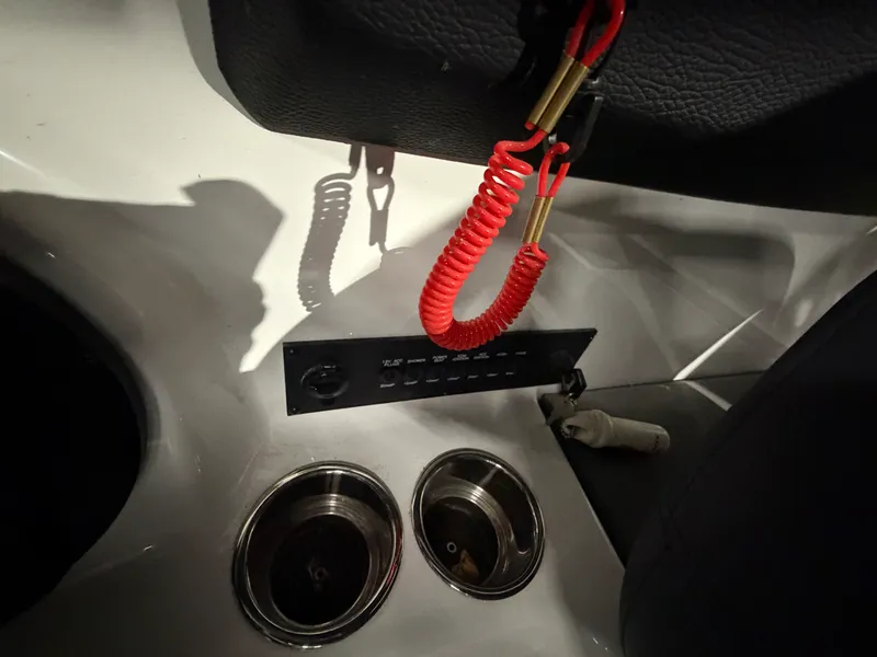 Slide: The Image of Malibu 25 LSV 2023 - 27