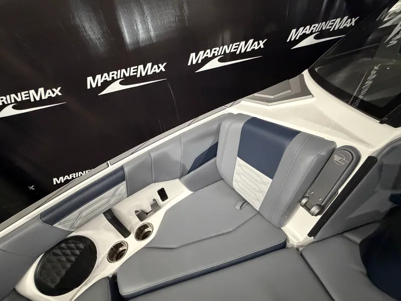 Slide: The Image of Malibu 25 LSV 2023 - 33