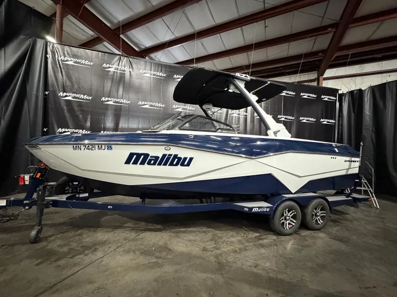 Slide: The Image of Malibu 25 LSV 2023 - 4
