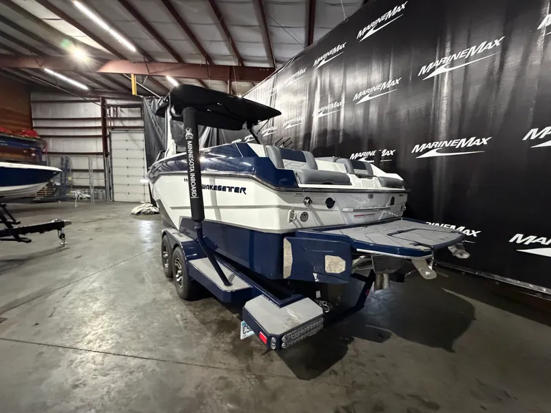 Slide: The Image of Malibu 25 LSV 2023 - 5