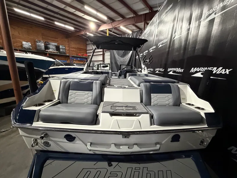 Slide: The Image of Malibu 25 LSV 2023 - 7