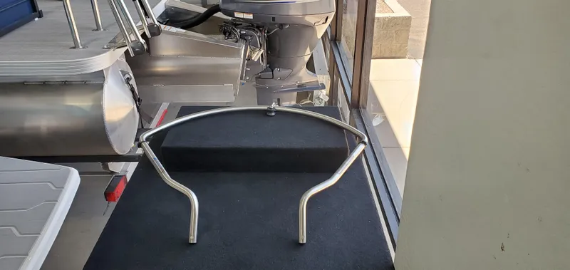 Slide: The Image of 2022 Veranda VISTA VIEW 22RC pontoon boat with stainless steel railing. - 8