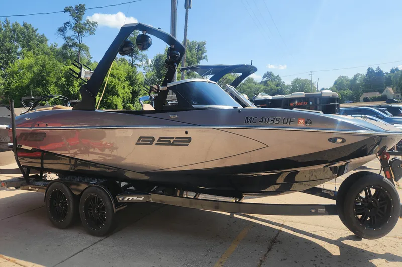 The Image of MB Sports B52 23 2018 - 0