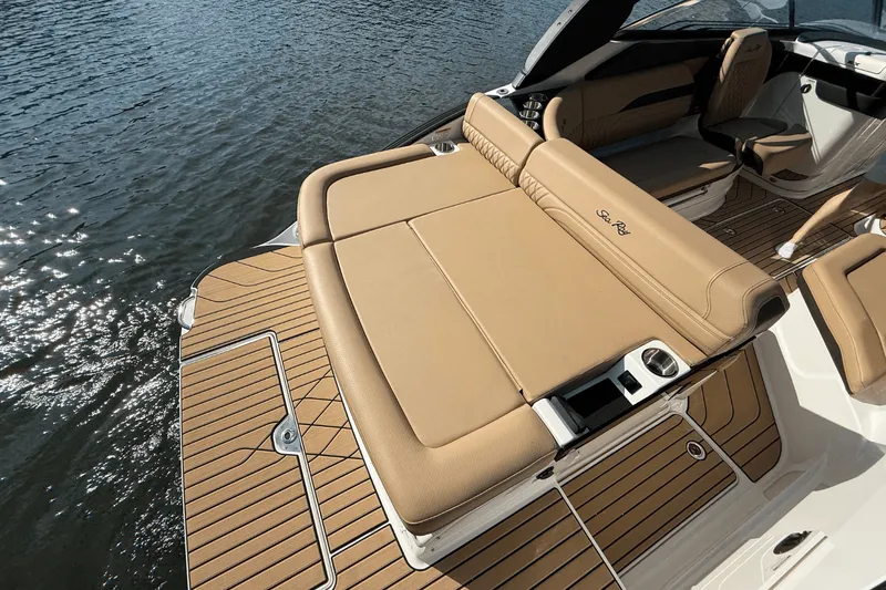 Slide: The Image of Sea Ray SLX 260 2026 - 10