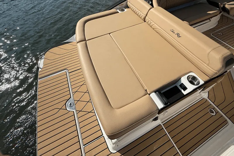 Slide: The Image of Sea Ray SLX 260 2026 - 11