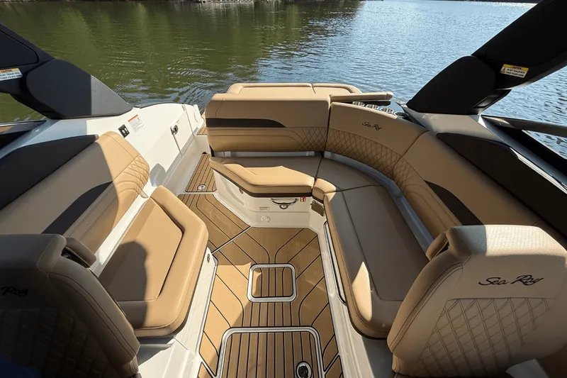 Slide: The Image of Sea Ray SLX 260 2026 - 19