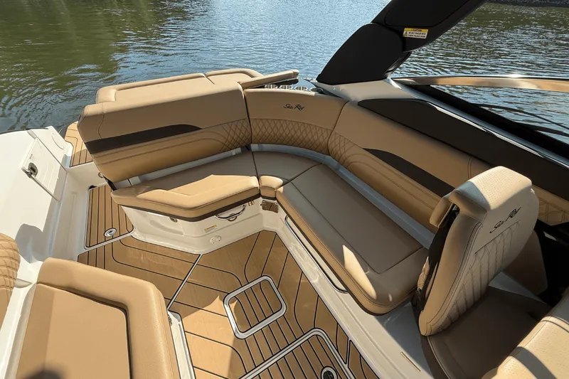 Slide: The Image of Sea Ray SLX 260 2026 - 20