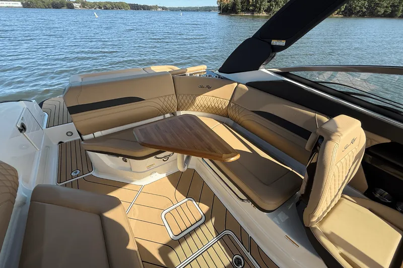 Slide: The Image of Sea Ray SLX 260 2026 - 21