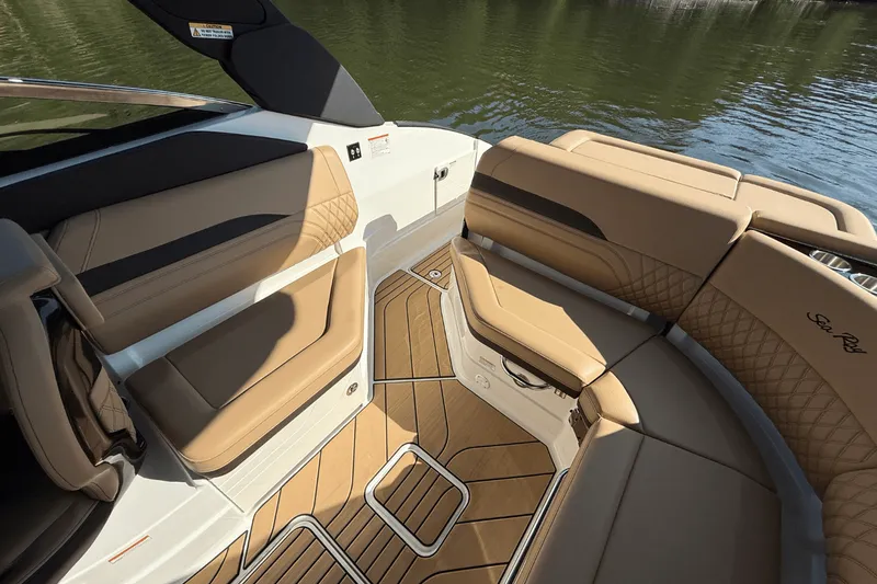 Slide: The Image of Sea Ray SLX 260 2026 - 22