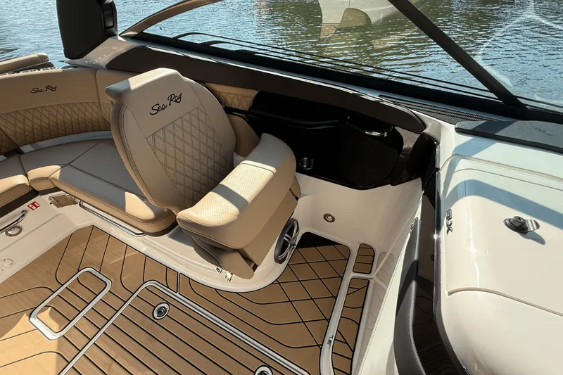 Slide: The Image of Sea Ray SLX 260 2026 - 24