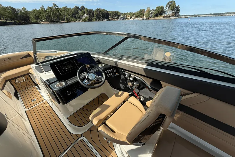 Slide: The Image of Sea Ray SLX 260 2026 - 27