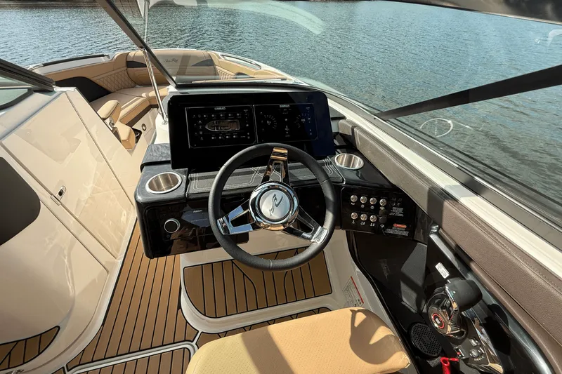 Slide: The Image of Sea Ray SLX 260 2026 - 28