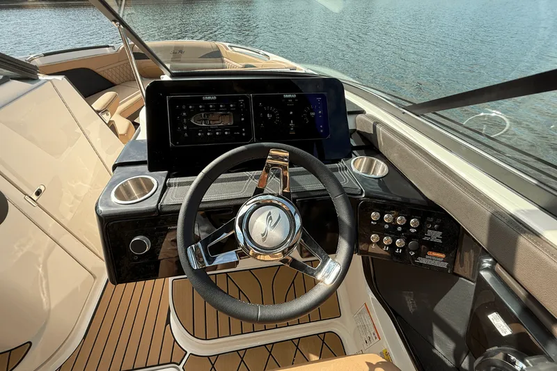 Slide: The Image of Sea Ray SLX 260 2026 - 29