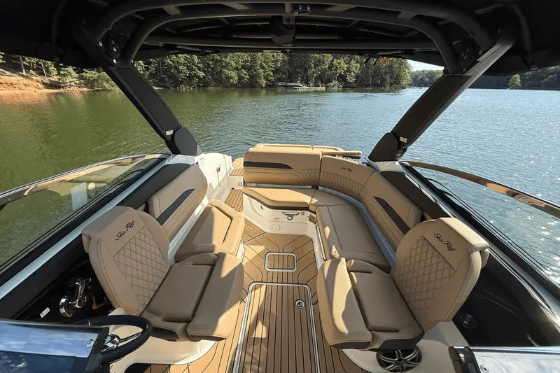 Slide: The Image of Sea Ray SLX 260 2026 - 31