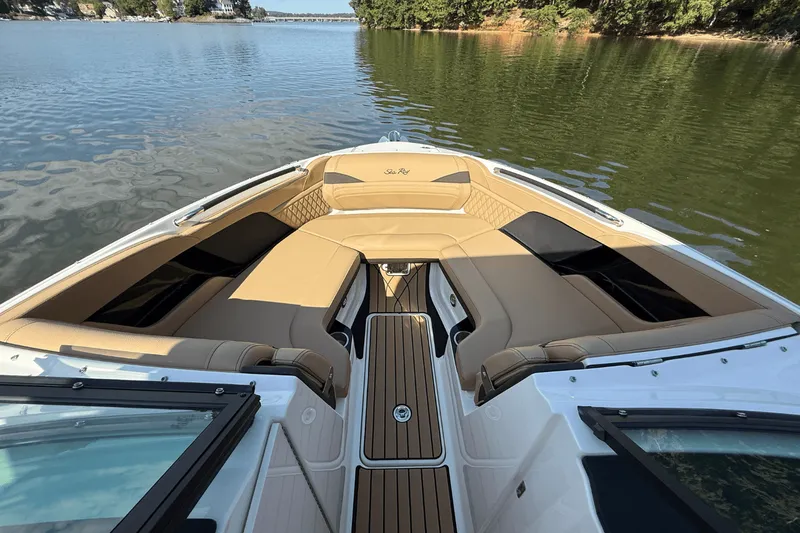 Slide: The Image of Sea Ray SLX 260 2026 - 34