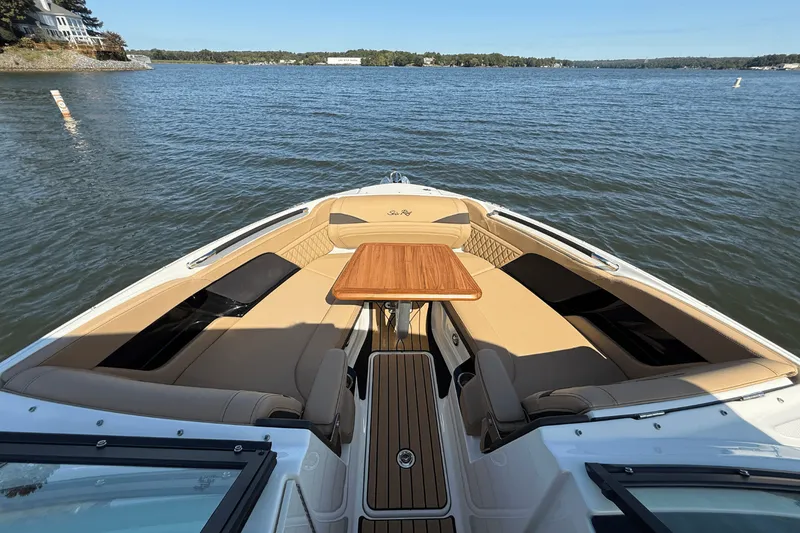 Slide: The Image of Sea Ray SLX 260 2026 - 35
