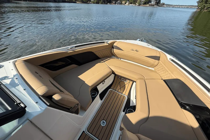 Slide: The Image of Sea Ray SLX 260 2026 - 36