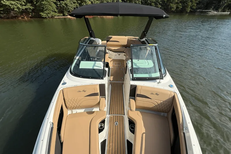 Slide: The Image of Sea Ray SLX 260 2026 - 39