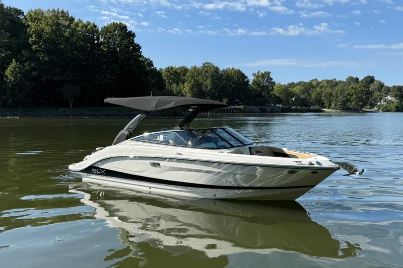 Slide: The Image of Sea Ray SLX 260 2026 - 4