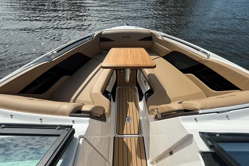 Slide: The Image of Sea Ray SLX 260 2026 - 41