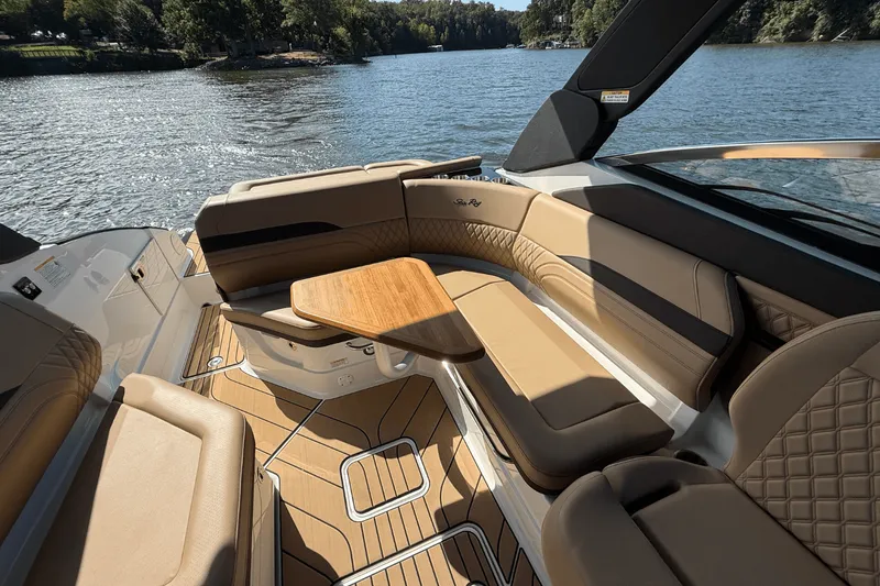 Slide: The Image of Sea Ray SLX 260 2026 - 44