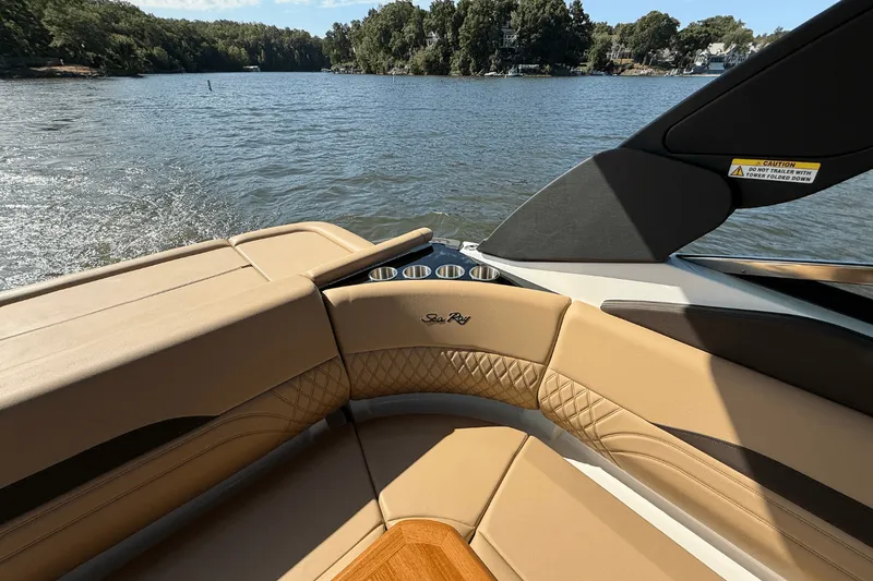 Slide: The Image of Sea Ray SLX 260 2026 - 45