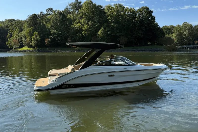 Slide: The Image of Sea Ray SLX 260 2026 - 5
