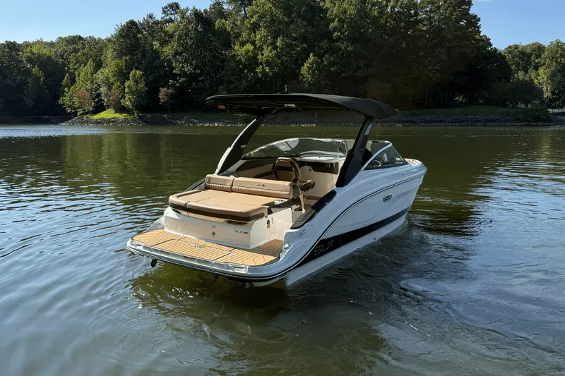 Slide: The Image of Sea Ray SLX 260 2026 - 6