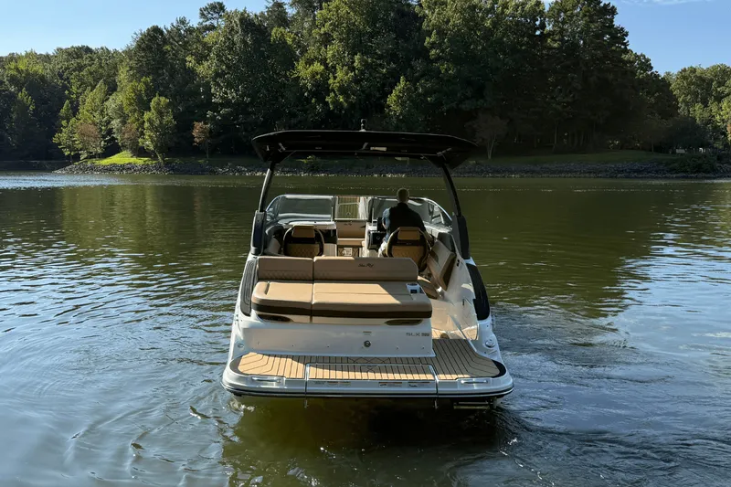 Slide: The Image of Sea Ray SLX 260 2026 - 7