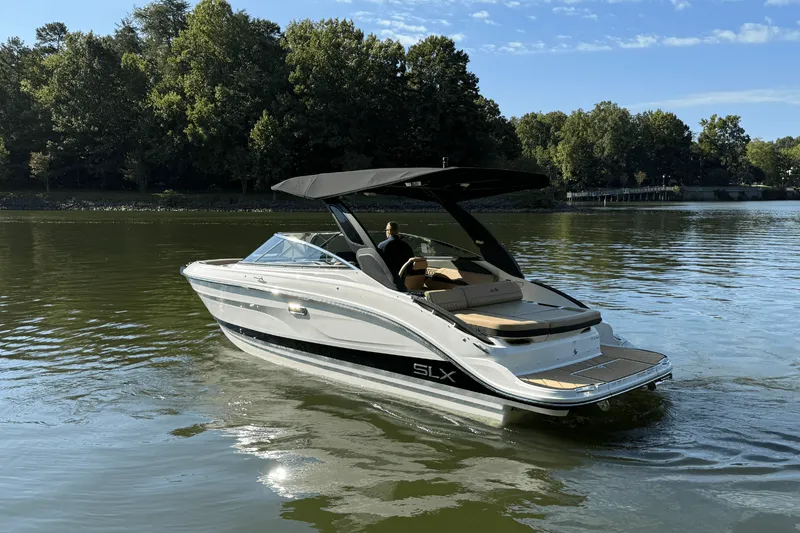 Slide: The Image of Sea Ray SLX 260 2026 - 9