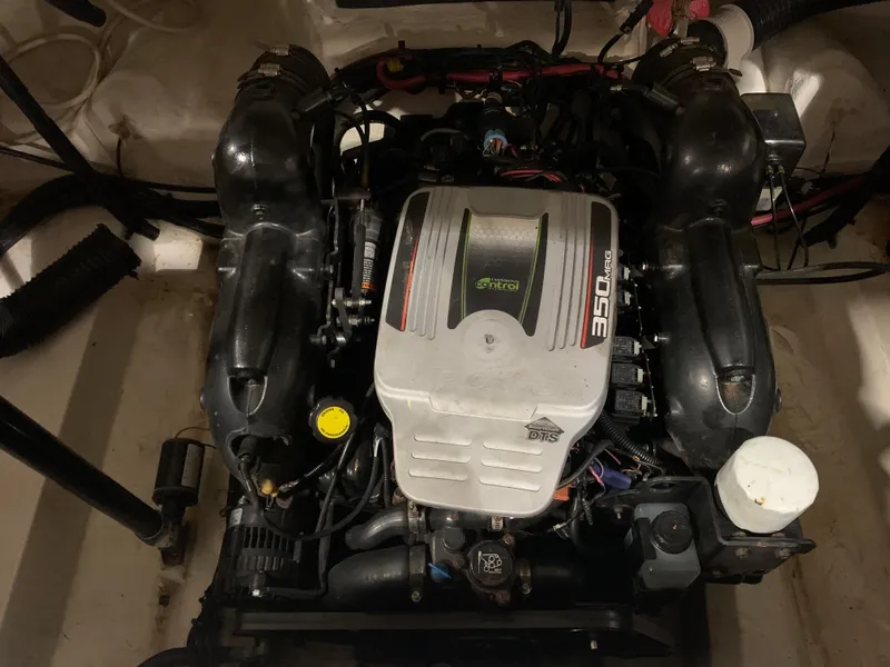 Slide: The Image of 2014 Sea Ray SLX 250 engine compartment with MerCruiser 350 MAG engine. - 5