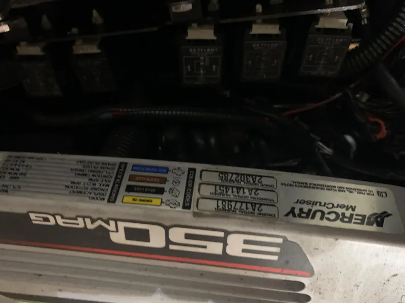 Slide: The Image of Mercury MerCruiser 350 MAG engine in 2014 Sea Ray SLX 250 boat. - 6